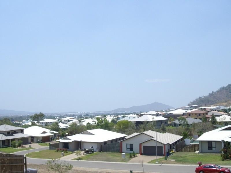 19 Kosciusko Way, Mount Louisa QLD 4814