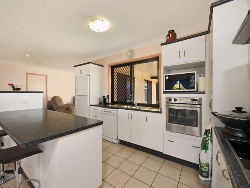 6 Earl Circut, Kirwan QLD 4817