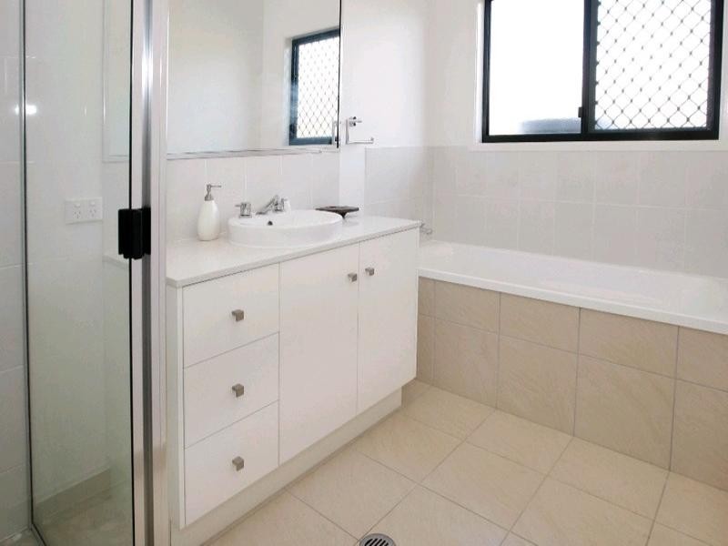 5 Harrier Court, Bushland Beach QLD 4818