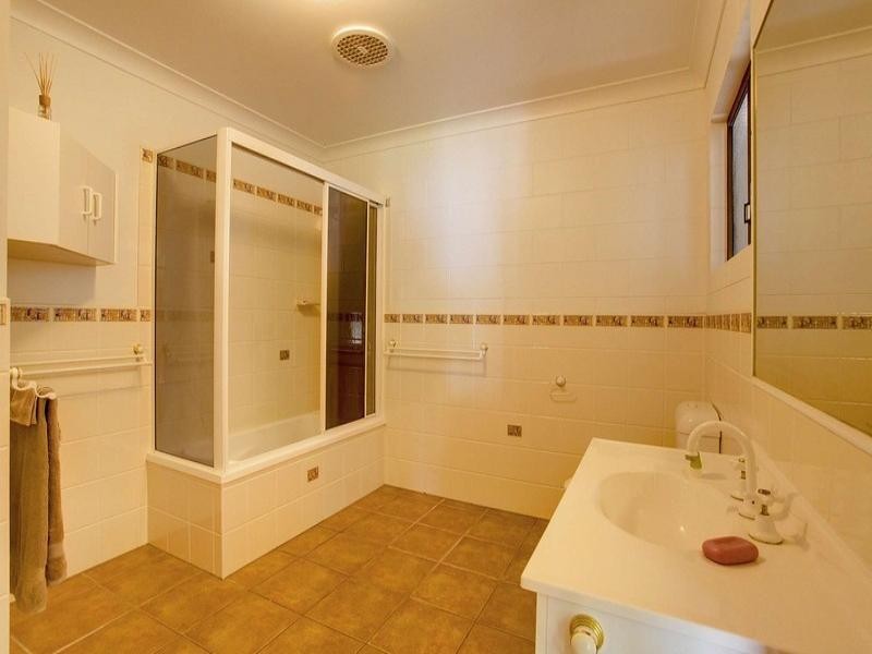 27 Whitsunday Drive, Kirwan QLD 4817
