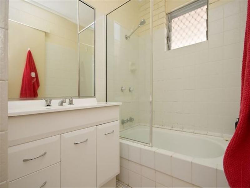 2/85 Queens Road, Hermit Park QLD 4812