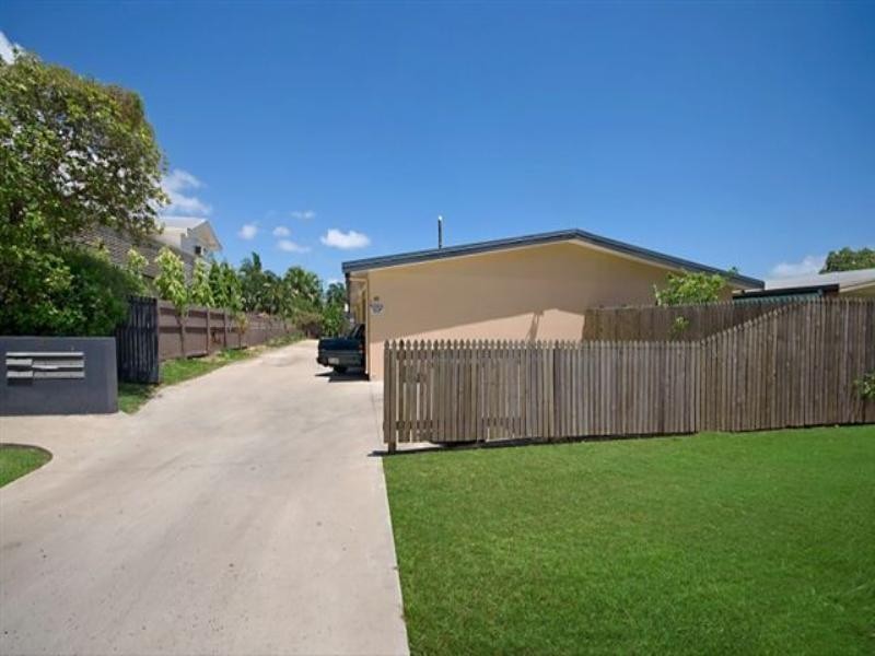 2/85 Queens Road, Hermit Park QLD 4812