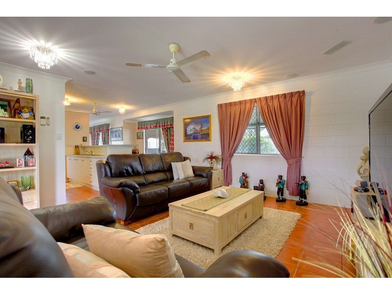 2 Dalkeith Crescent, Mount Louisa QLD 4814