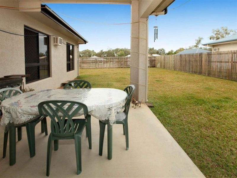 9 Eungella Court, Bushland Beach QLD 4818