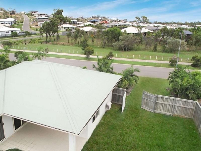 6 Woodwark Drive, Bushland Beach QLD 4818