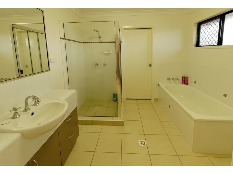 6 Romboli Court, Burdell QLD 4818