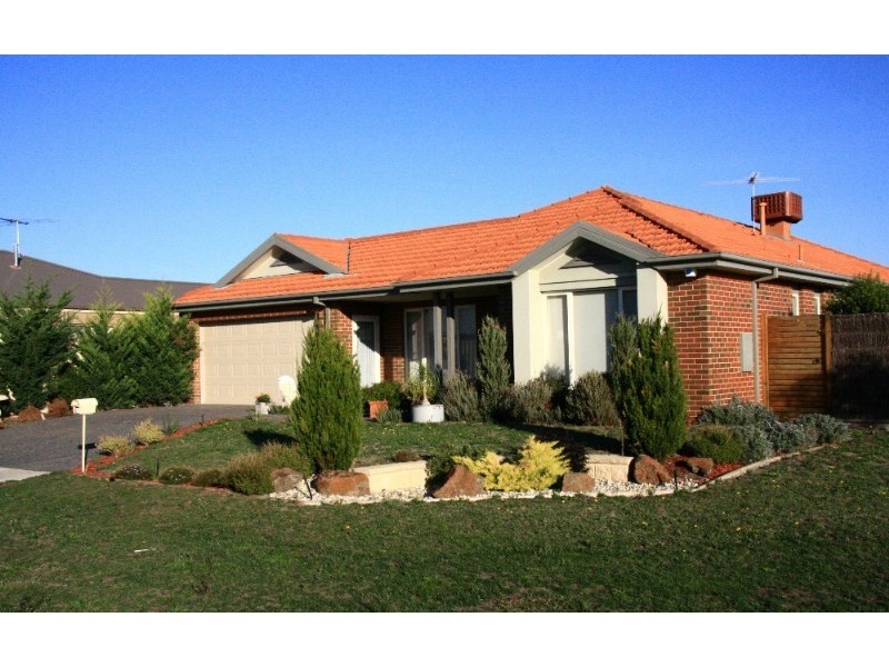 6 Iris Place, Pakenham VIC 3810