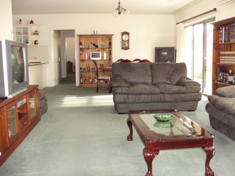 11 Spring Circuit, Pakenham VIC 3810