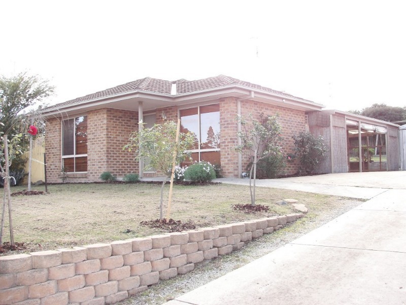 8 Kara Court, Pakenham VIC 3810