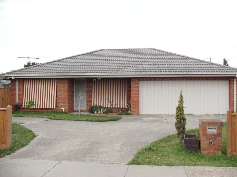 60 Racecourse Road, Pakenham VIC 3810