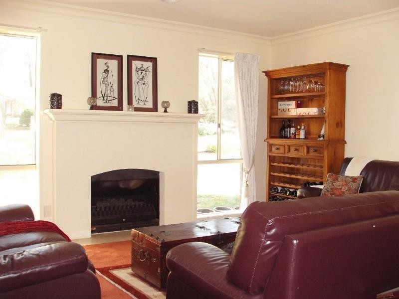 4 Stacey Street, Bunyip VIC 3815