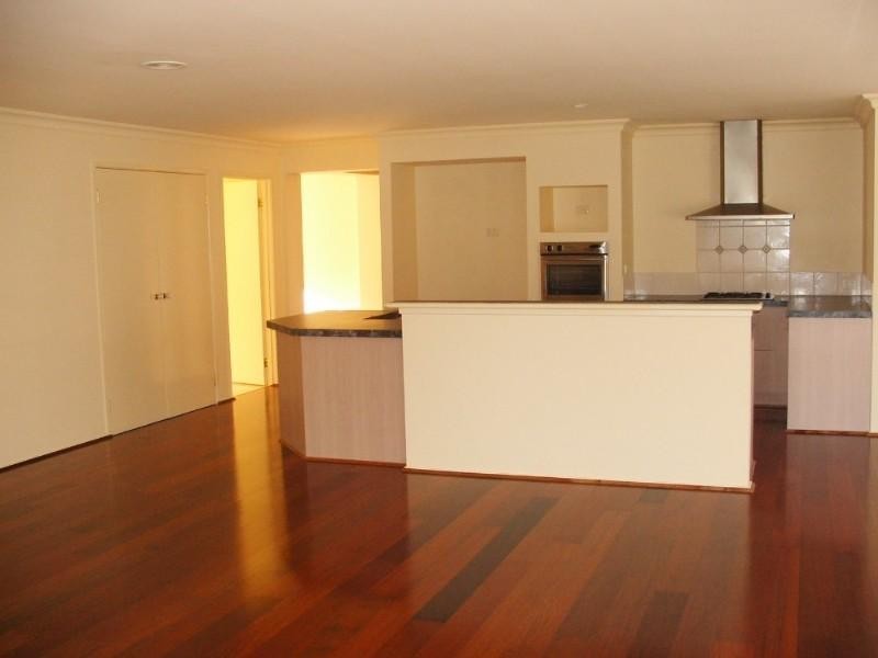 4 Stacey Street, Bunyip VIC 3815