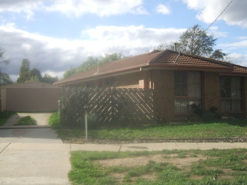 16 Simon Drive, Pakenham VIC 3810