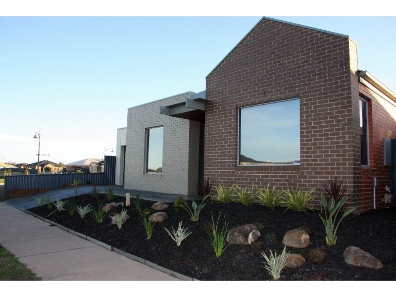 50 The Parkway, Pakenham VIC 3810