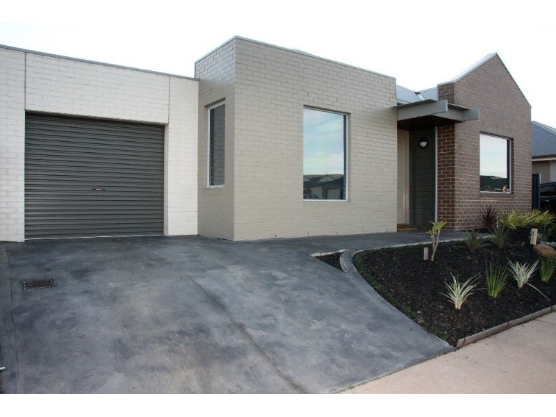 50 The Parkway, Pakenham VIC 3810