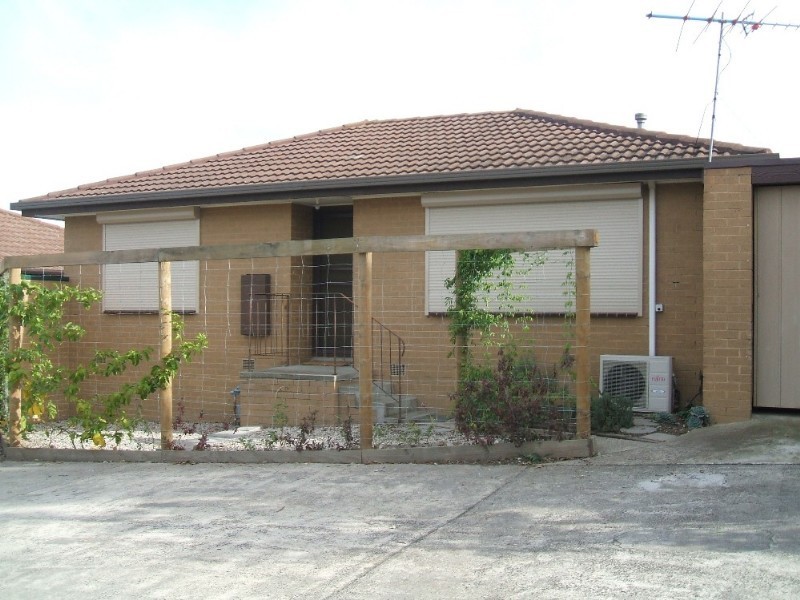 27-29 Princes Highway, Pakenham VIC 3810