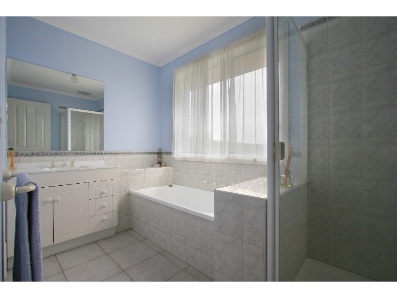 6 Hartsmere Drive, Berwick VIC 3806