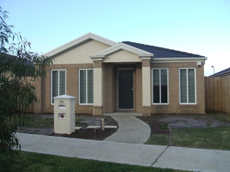 66 Manna Gum Drive, Pakenham VIC 3810