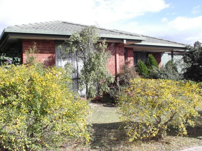 15 Rundell Way, Pakenham VIC 3810