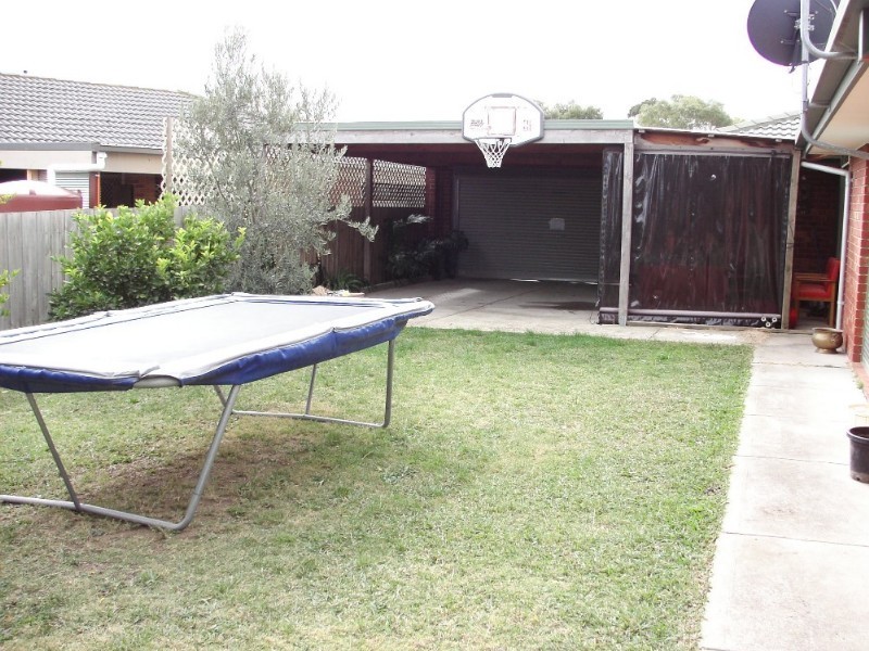 15 Rundell Way, Pakenham VIC 3810