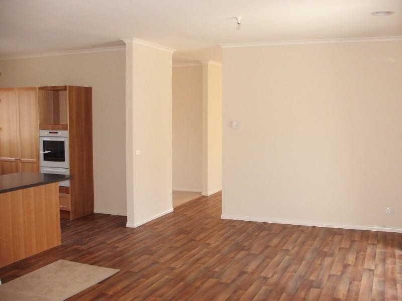 9 Joseph Banks Drive, Pakenham VIC 3810