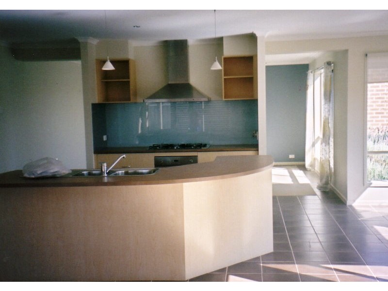 8 RILEY Court, Pakenham VIC 3810