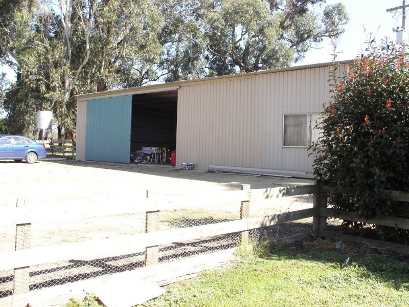 26 Burnt Store Road, Drouin South VIC 3818