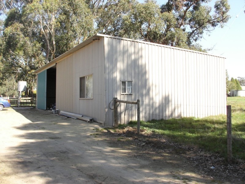 26 Burnt Store Road, Drouin South VIC 3818