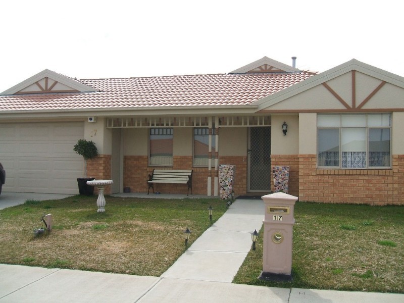 17 Jacaranda Way, Pakenham VIC 3810