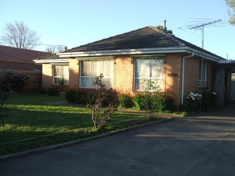 18 Henry Street, Pakenham VIC 3810