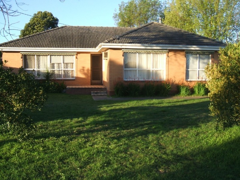 18 Henry Street, Pakenham VIC 3810