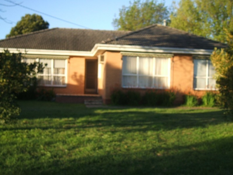 18 Henry Street, Pakenham VIC 3810