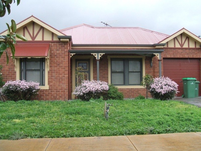 38 Hartland Circuit, Pakenham VIC 3810