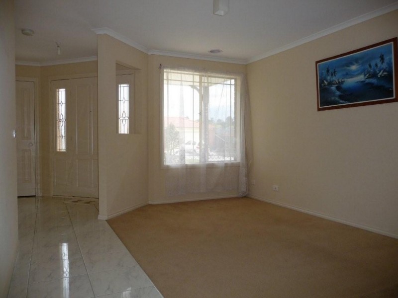 21 Wakenshaw Crescent, Pakenham VIC 3810