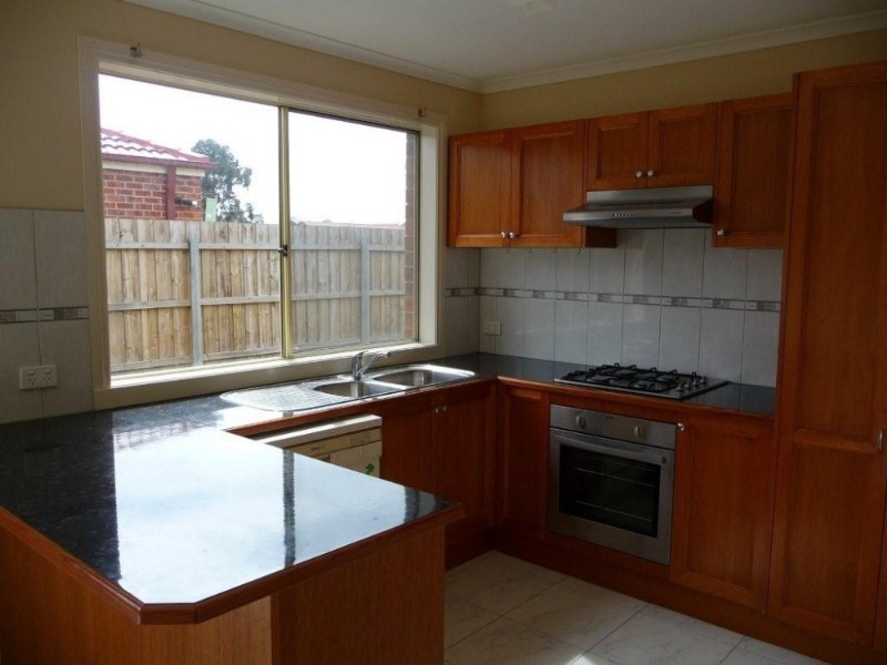 21 Wakenshaw Crescent, Pakenham VIC 3810