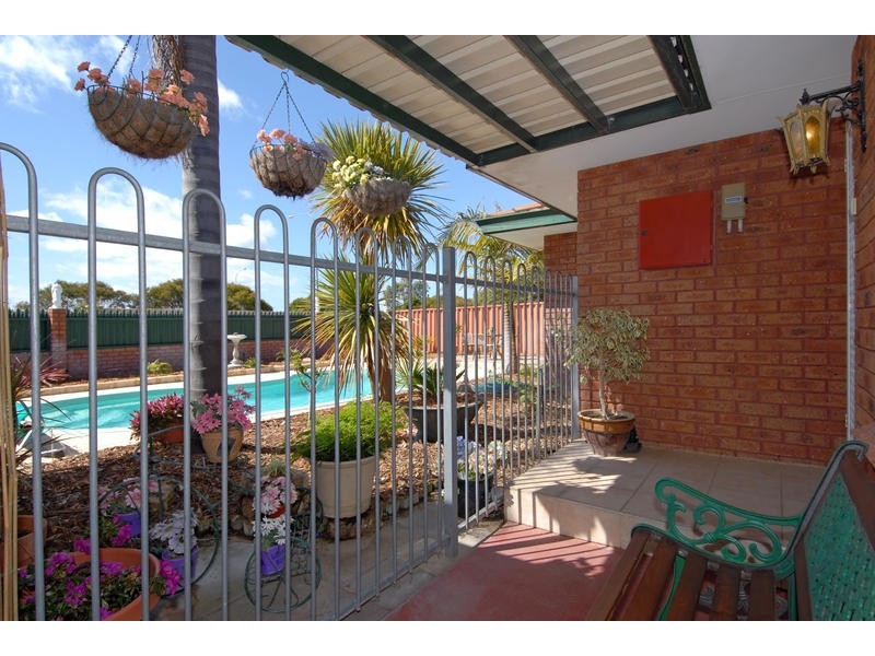 42 Bondi Crescent, Warnbro WA 6169