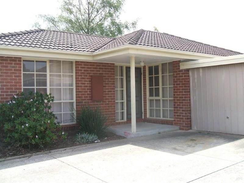 2/2 Deed Drive, Pakenham VIC 3810