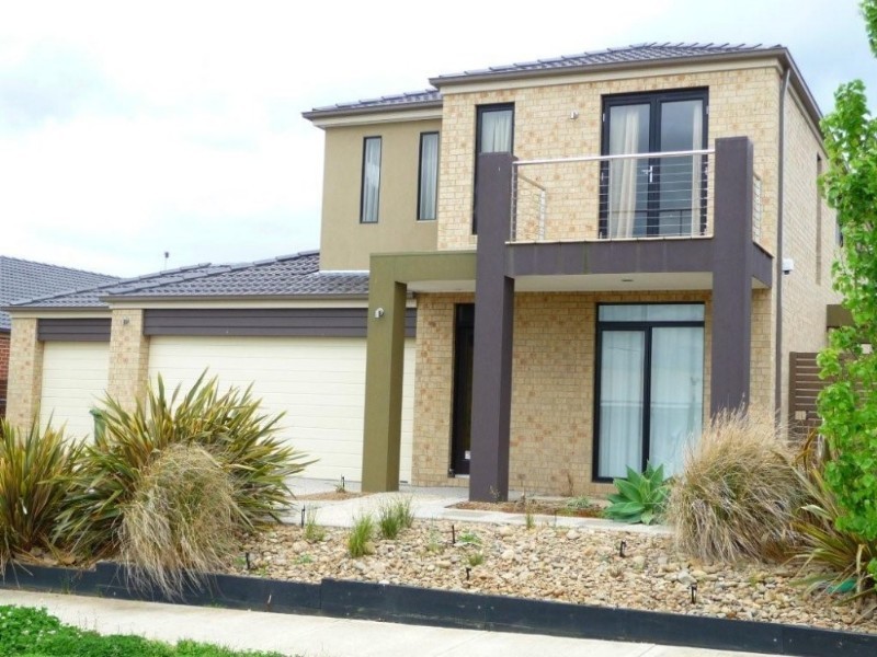 10 Fallingwater Drive, Pakenham VIC 3810