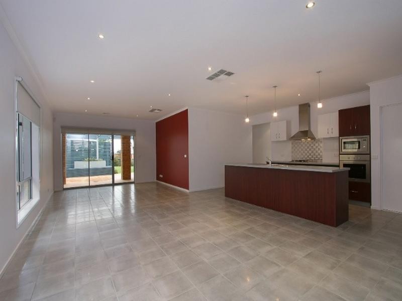 13 Fallingwater Drive, Pakenham VIC 3810