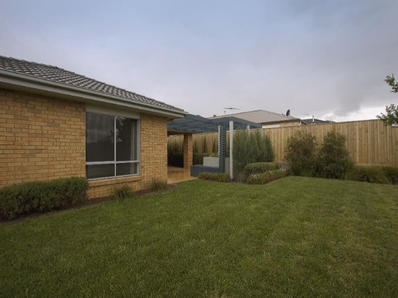 13 Fallingwater Drive, Pakenham VIC 3810