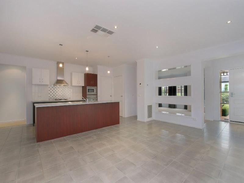 13 Fallingwater Drive, Pakenham VIC 3810