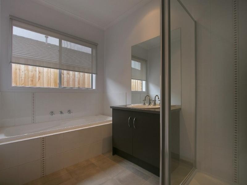 13 Fallingwater Drive, Pakenham VIC 3810