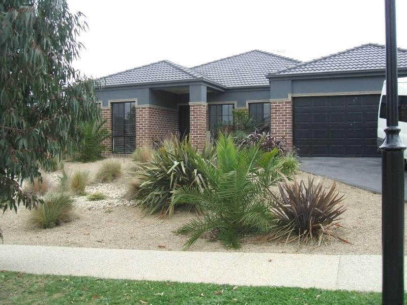 13 ARBOUR Rise, Pakenham VIC 3810