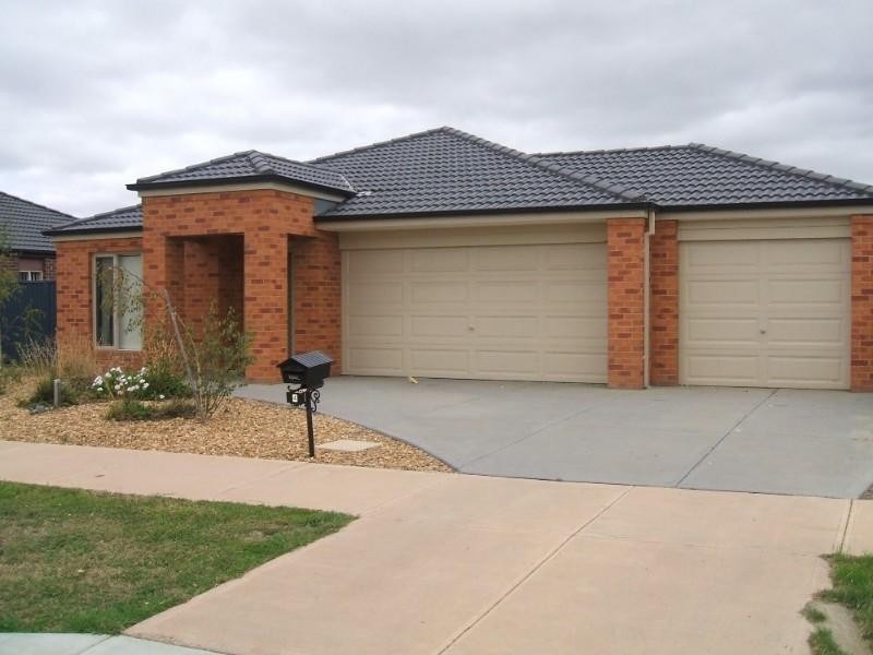 4 The Parkway, Pakenham VIC 3810