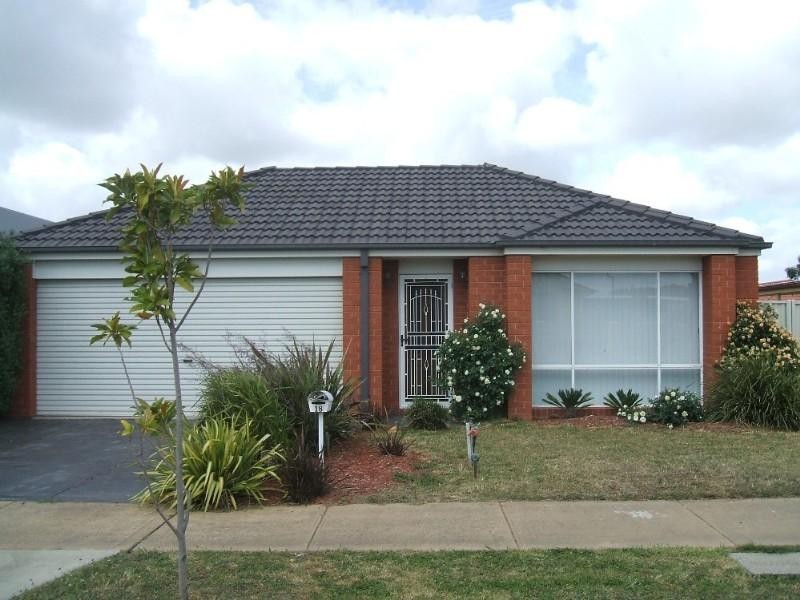 18 Hartland Circuit, Pakenham VIC 3810