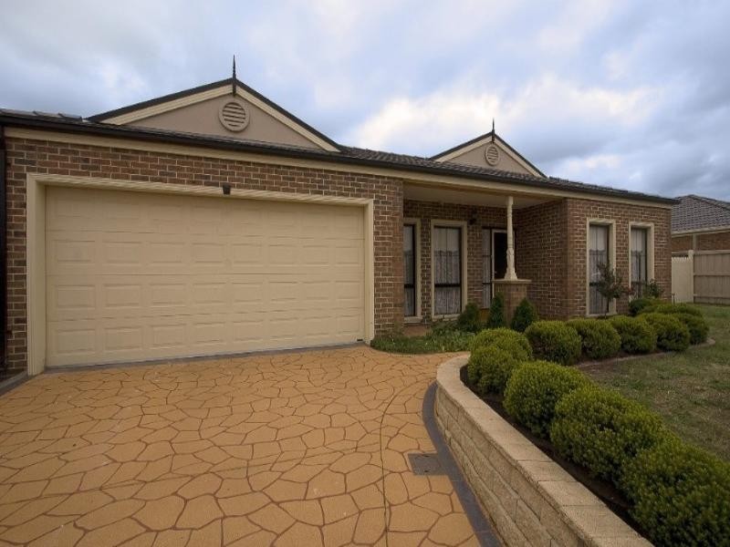 11 Settlers Court, Pakenham VIC 3810