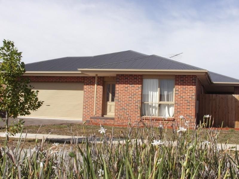 28 Park BoulevaRoad, Pakenham VIC 3810