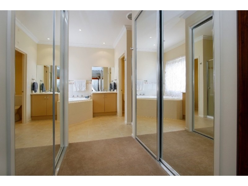 38 Tyrone Avenue, Pakenham VIC 3810