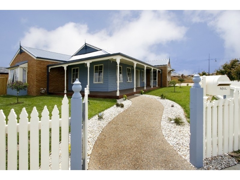 38 Tyrone Avenue, Pakenham VIC 3810