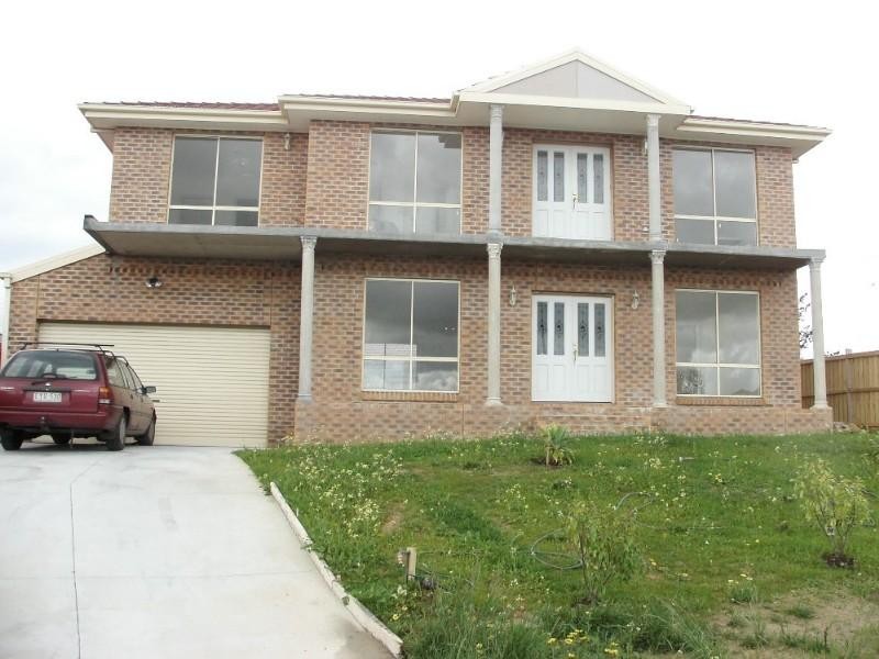 26 Bohemia Crescent, Pakenham VIC 3810